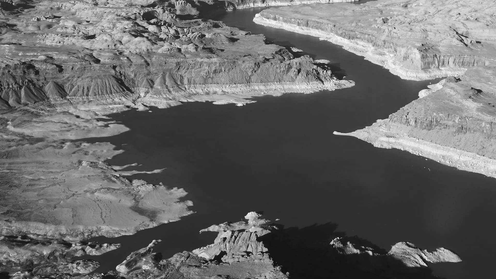 Lake Powell Glen Canyon Dam water launch delayed as a consequence of drought