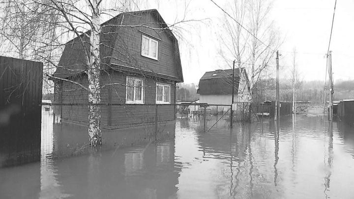 Nachricht.  Das Wasser geht nach der Flut in Jakutsk langsam zurück