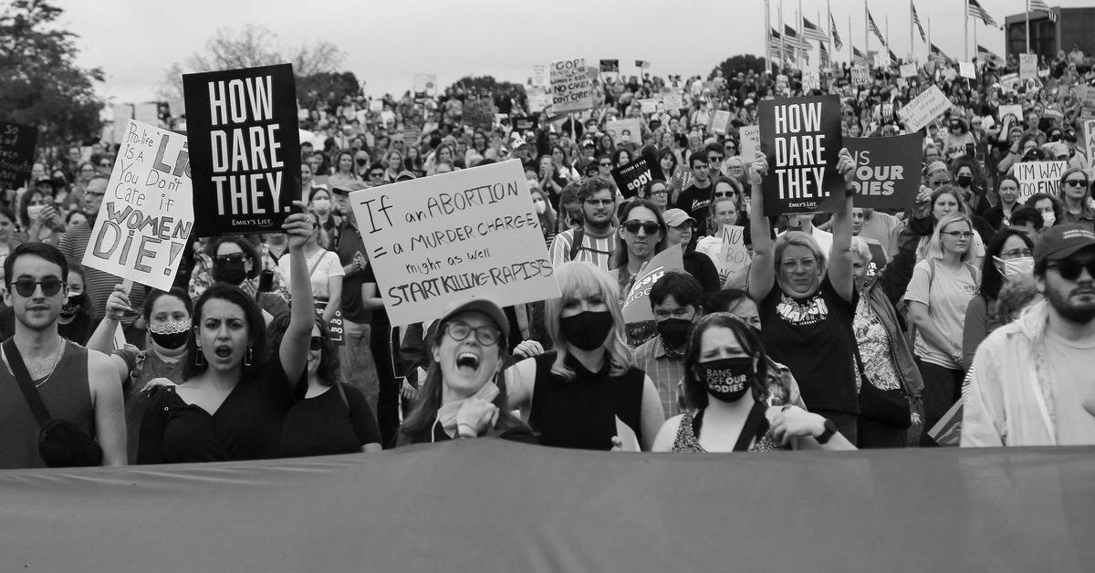 Thousands in U.S. march below ‘Ban Off Our Our bodies’ banner for abortion rights