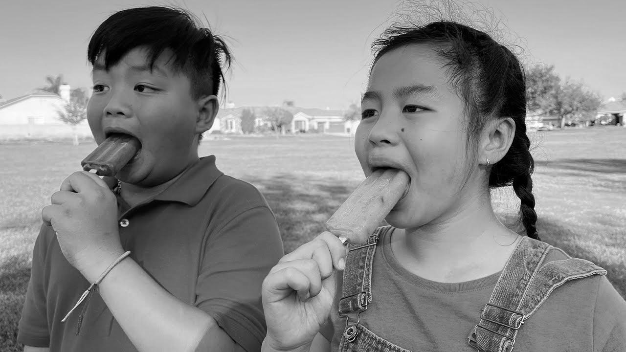 Alex and Jannie Play Day at the Park and Learning Methods to Make Fruit Popsicles